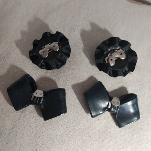 Vintage black shoe clips. 1 pr. bows, 1 pr. round ruffle. - Picture 2 of 2